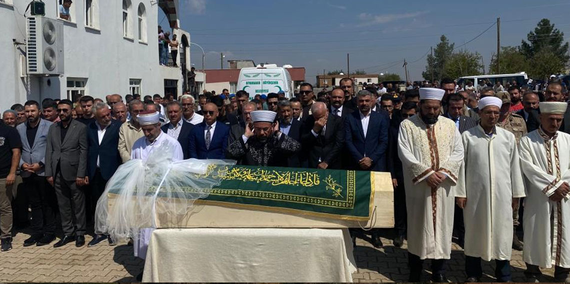 Türkiye'yi ağlatan Narin Güran'a son veda... Cenaze namazı komşu köyde kılındı