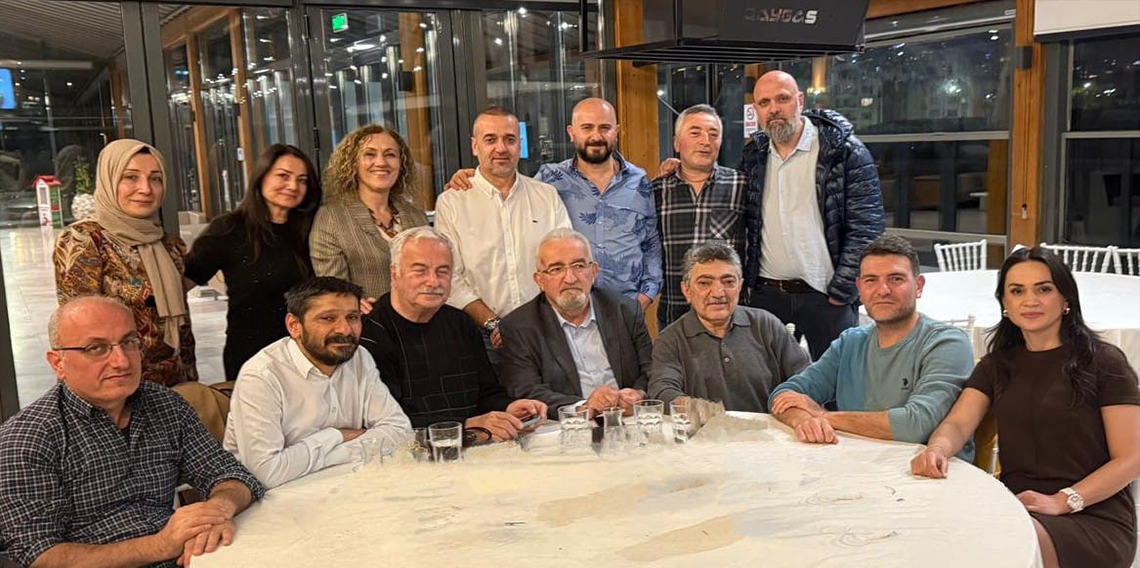 Emekliliğe ayrılan 45 yıllık hekime veda yemeği