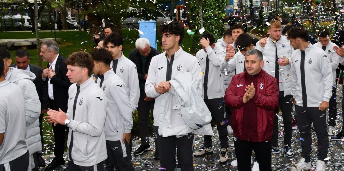 Trabzon şampiyon takımını böyle bağrına bastı