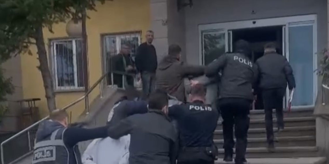 Artvin'in Hopa ilçesinde marketi kurşunlayan 3 kişi Sivas'ta yakalandı