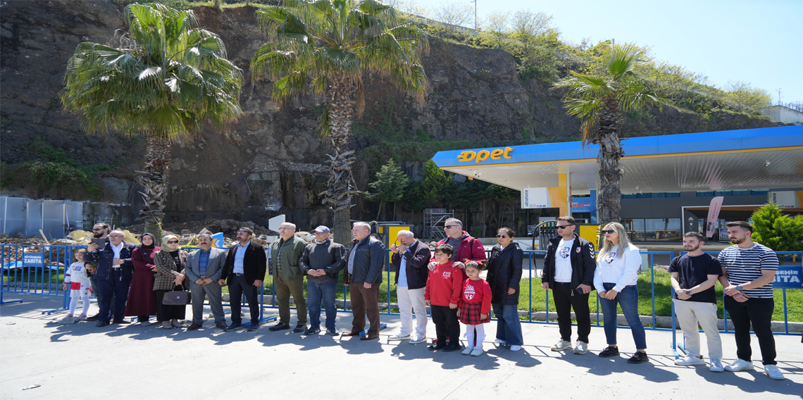 Heyelanda hayatını kaybeden aile anıldı