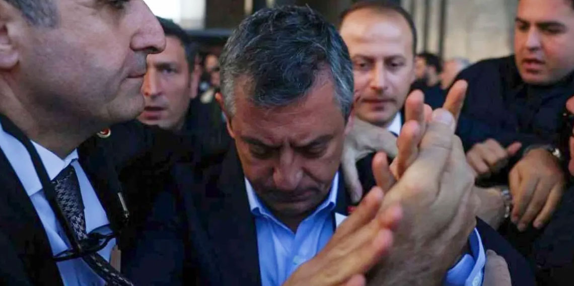 Özgür Özel’e saldırının perde arkası: Abdulkadir Selvi’den kuklacı iddiası!