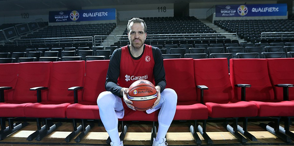Oğuz Savaş aktif basketbol kariyerini noktaladı