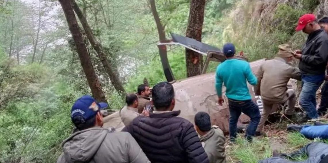Hindistan'da helikopter düştü: 6 ölü