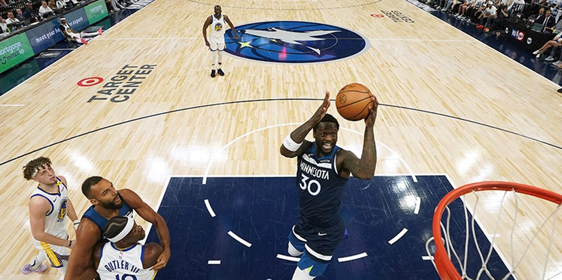 Julius Randle'dan double-double: Minnesota seriyi eşitledi