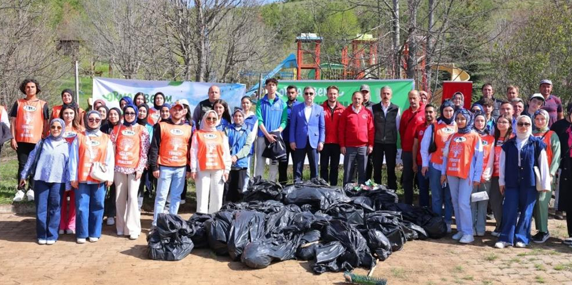Bayburt’ta ‘Orman Benim’ kampanyasına destek amaçlı çevre temizliği yapıldı