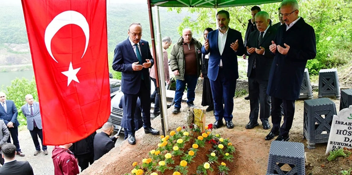 Trabzon'da Abdulkadir Uraloğlu'ndan şehit ailesine ziyaret