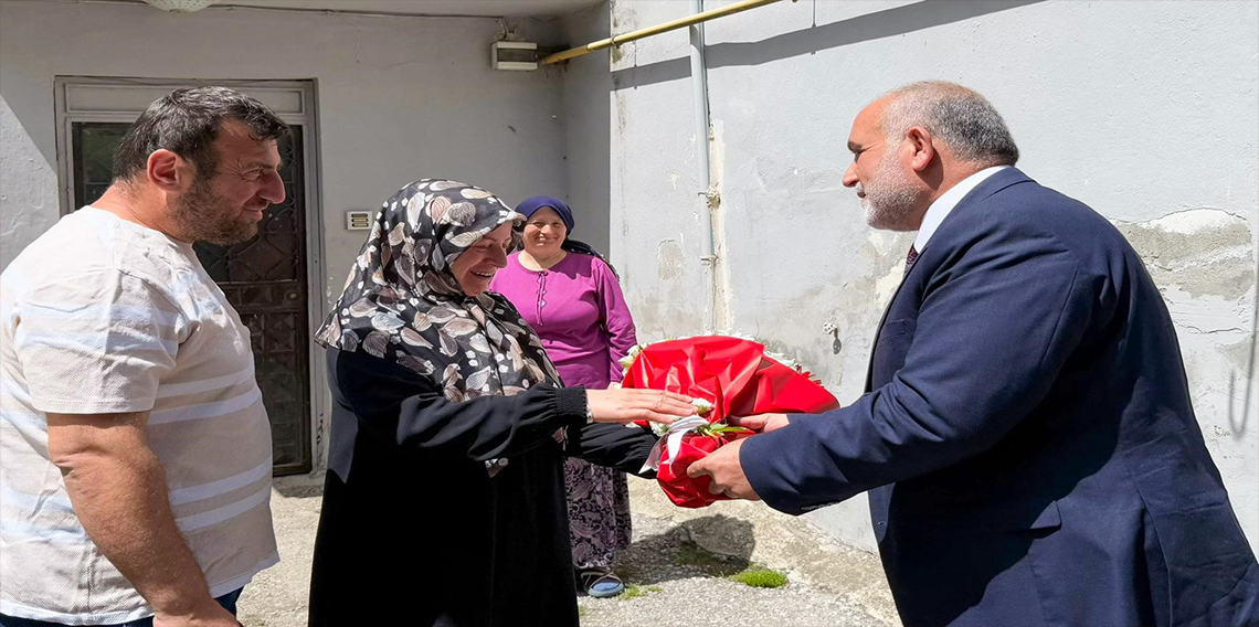 Başkan Sandıkçı'dan şehit annelerine anlamlı ziyaret