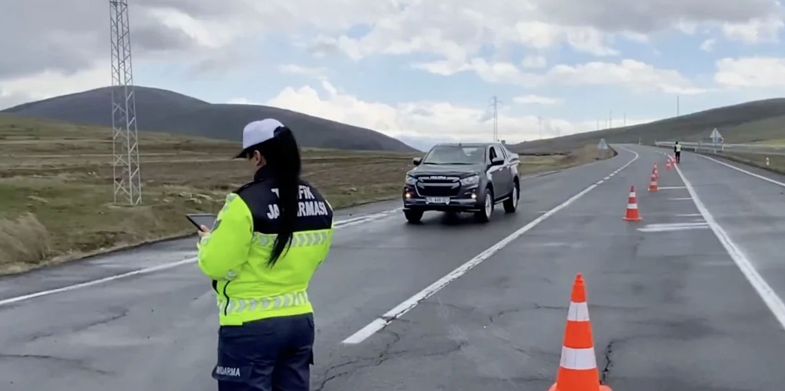 Yılın ilk 4 ayında trafikte 498 bin 666 sürücüye işlem yapıldı