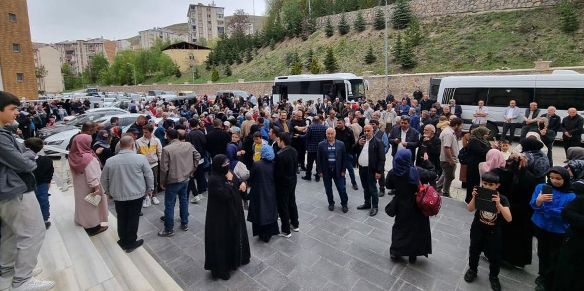 Hacı adayları Bayburt’tan dualarla kutsal topraklara uğurlandı