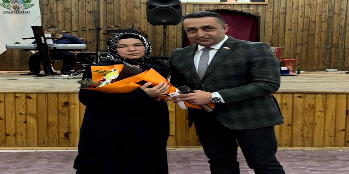 26 yıldır gözü gibi baktığı engelli oğlunu kaybeden anne, ‘Yılın Annesi’ seçildi