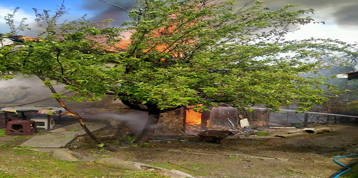 Karabük’te tek katlı ev alevlere teslim oldu