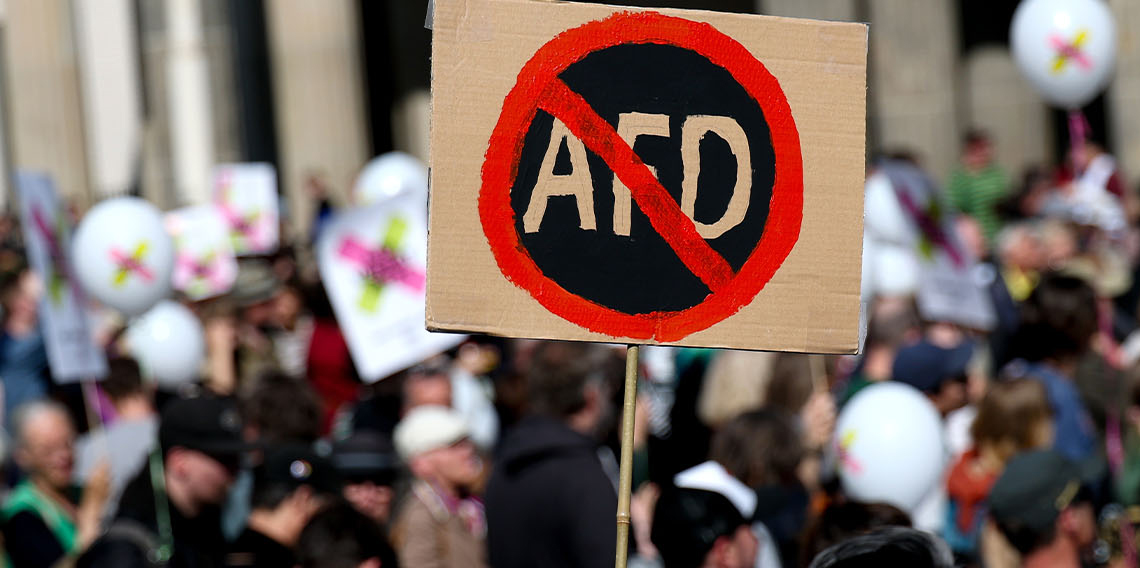 Almanya'da 60'tan fazla kentte aşırı sağcı AfD karşıtı gösteri