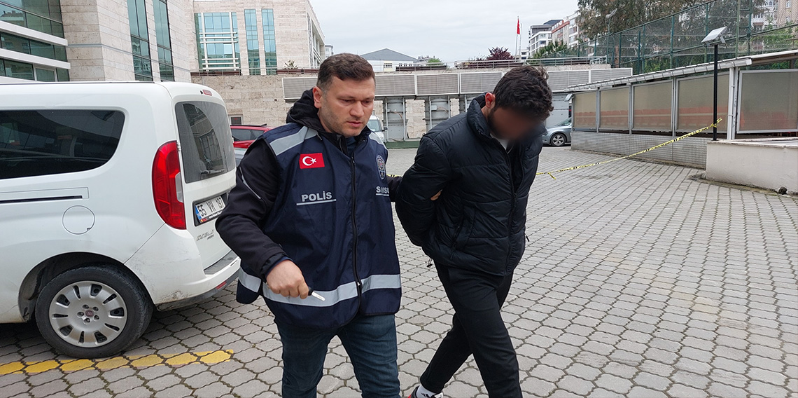 Döviz bozdururken takip edip pastanede çantasını kapkaç yöntemiyle çaldı