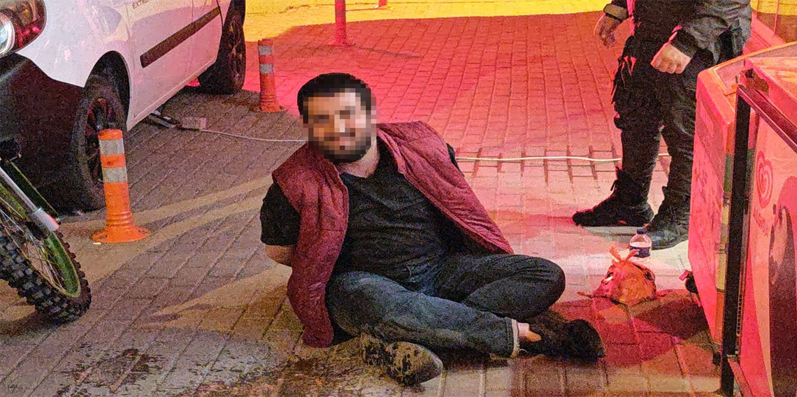 Kundaklamaya çalıştı, polisler yakaladı