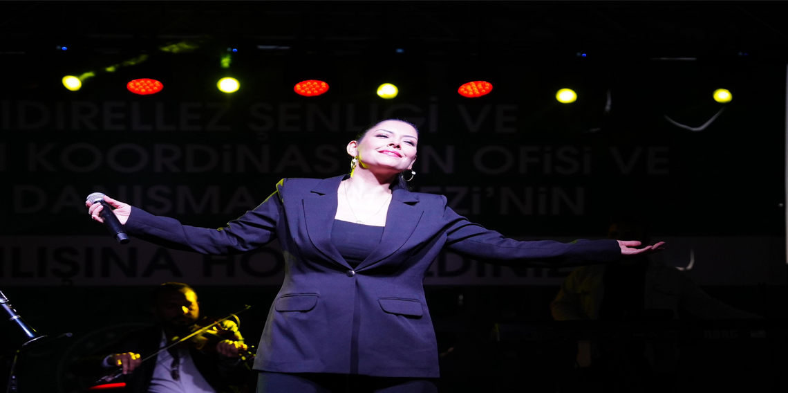  Romanlar Hıdırıllezi kutladı. konserle coştu