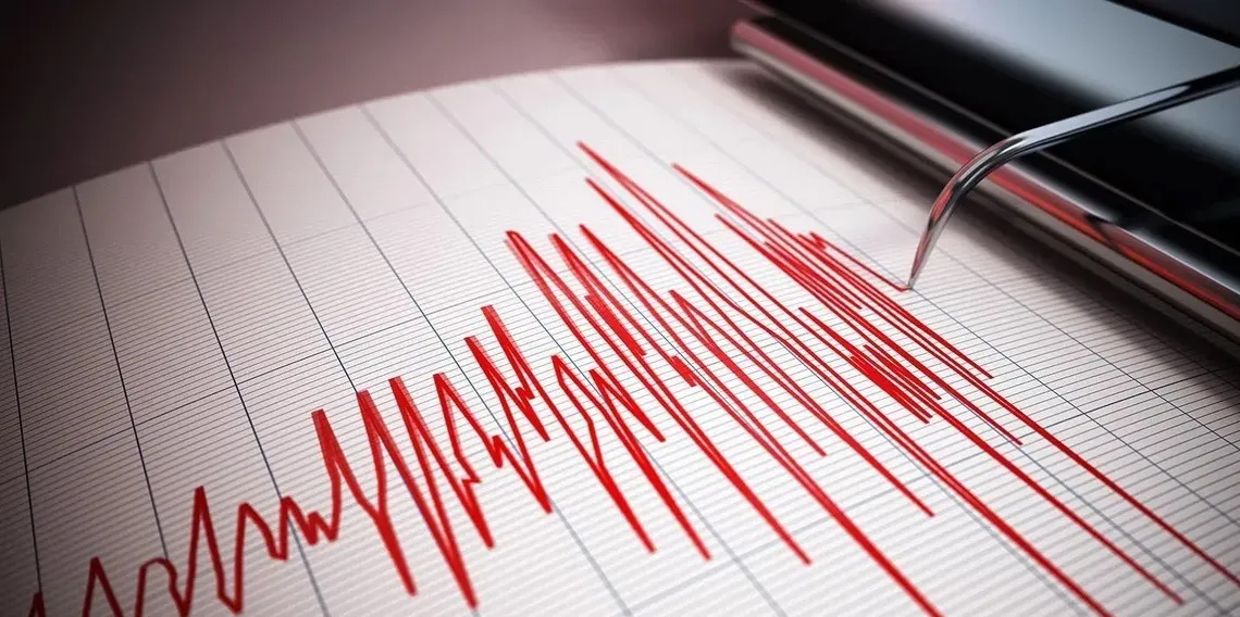 İstanbul'da deprem ! İstanbul sallanmaya devam ediyor