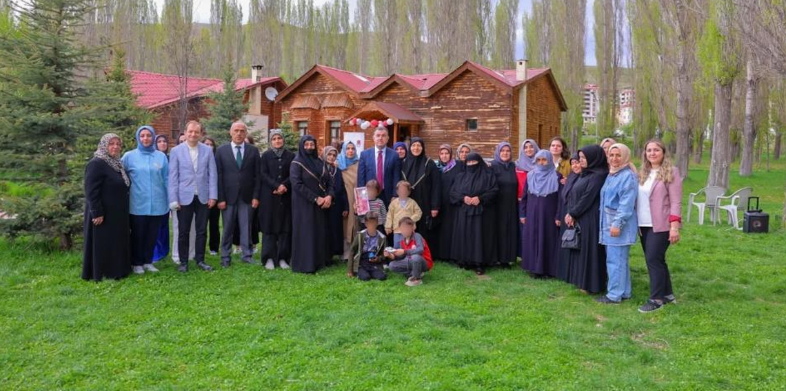 Vali Eldivan, şehit, gazi ve koruyucu aile anneleriyle bir araya geldi