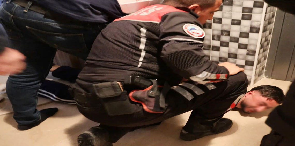  Oyuncak tabancayla polisi alarma geçirdi