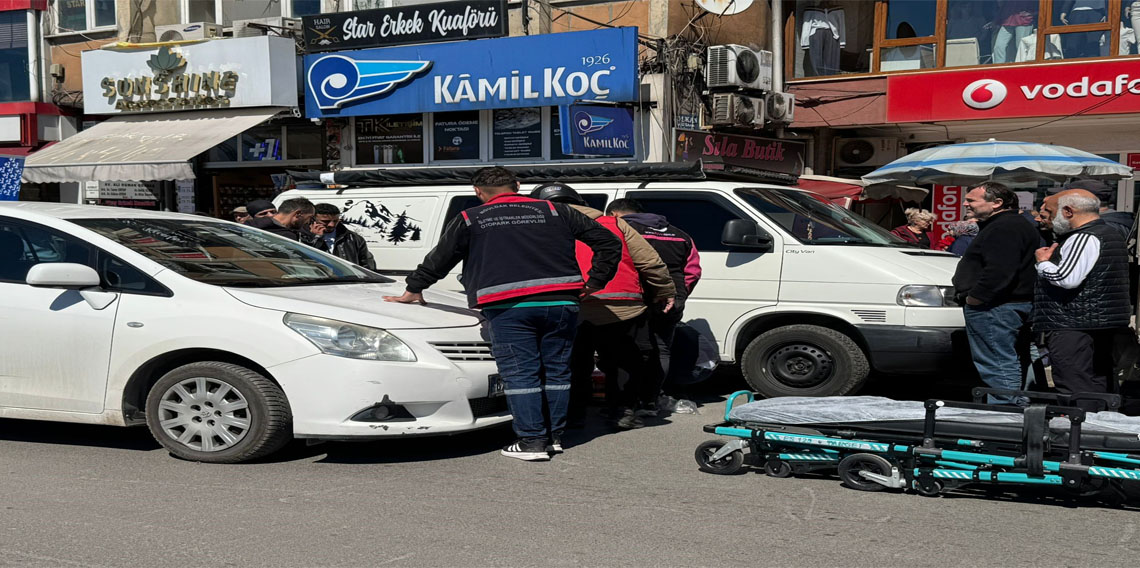 Otomobil ile motosiklet çarpıştı