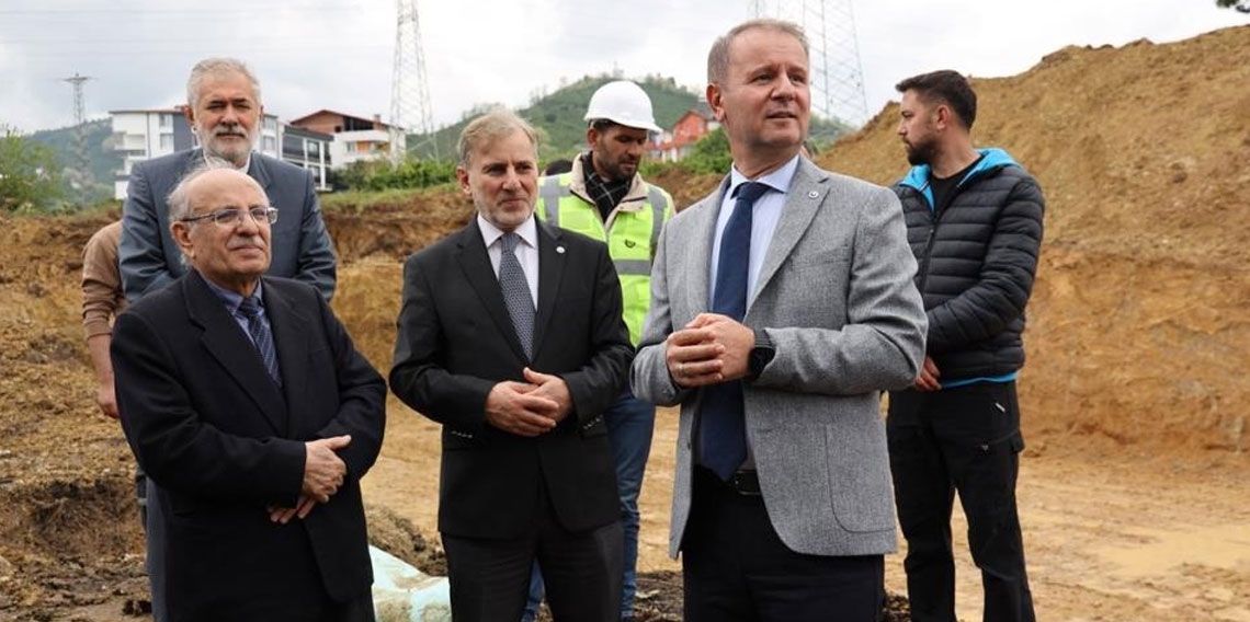 Rektör Baş: 