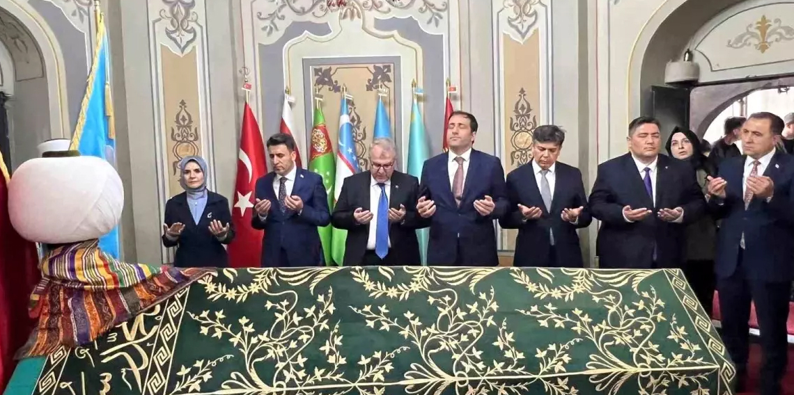 Bakan Göktaş, Ertuğrul Gazi Türbesi’ni ziyaret etti