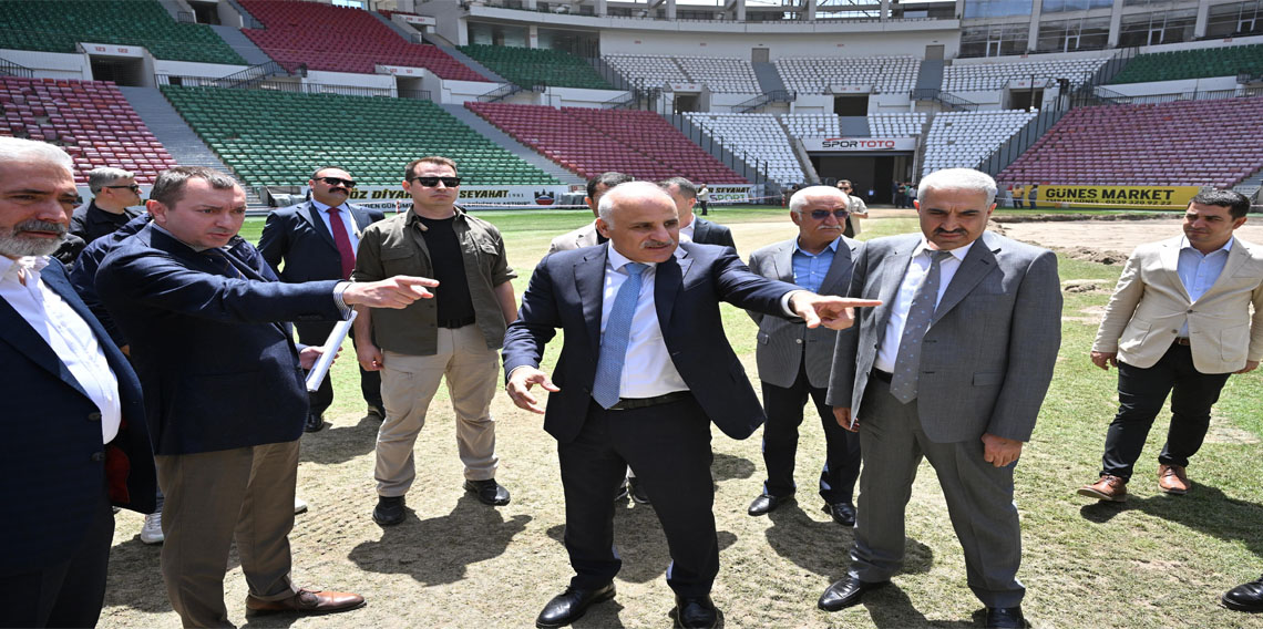  Vali Zorluoğlu, Diyarbakır Atatürk Stadyumundaki çalışmaları yerinde inceledi