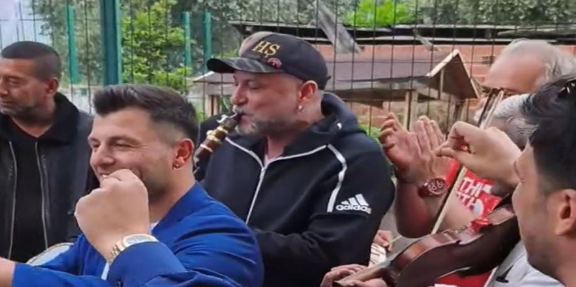 Hüsnü Şenlendirici İznik'te arkadaşının düğününe katıldı