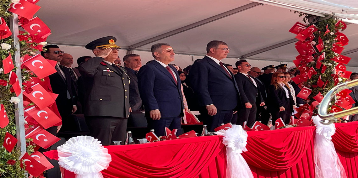 İzmir'de 19 Mayıs coşkuyla kutlandı