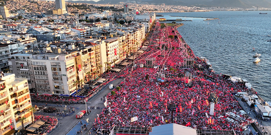 İzmir’de dev miting