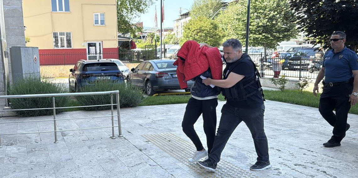 Tokat'ta Ses sistemine gizledikleri 840 uyuşturucu hapla yakalandılar