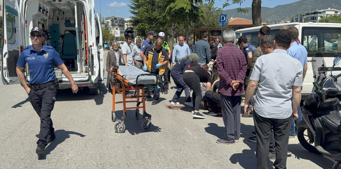 Kontrolsüzce yola çıkan vatandaşa motosiklet çarptı