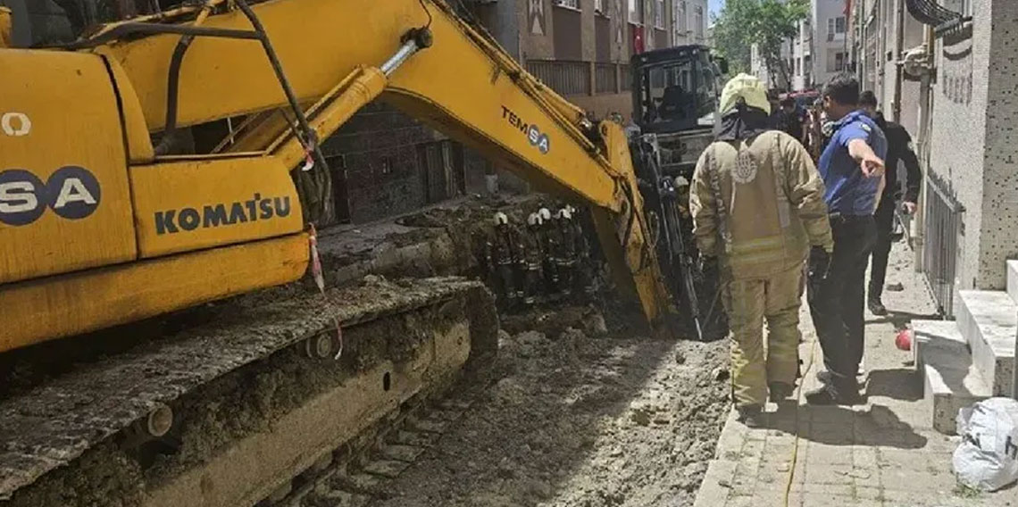İstanbul'da yol çalışmasında göçük: Bir işçi mahsur kaldı
