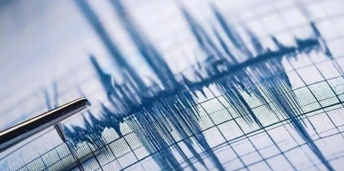  İzmir'de deprem oldu!