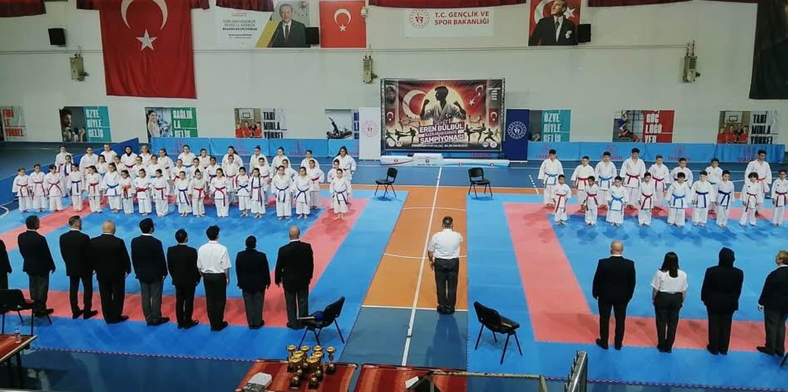 Bu Kez Tekmeler Konuştu
