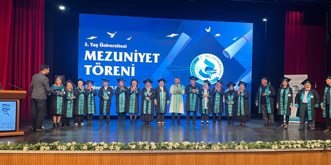 Rize’de 3. yaş üniversitesi ilk mezunlarını verdi