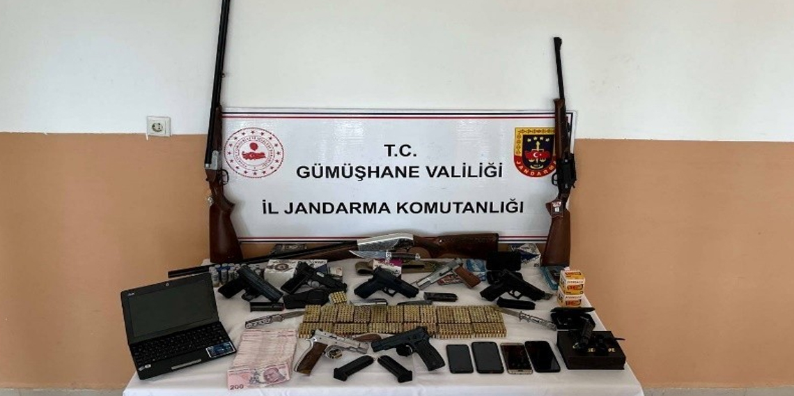 Silah ticareti yapan şahsın evinden cephanelik çıktı