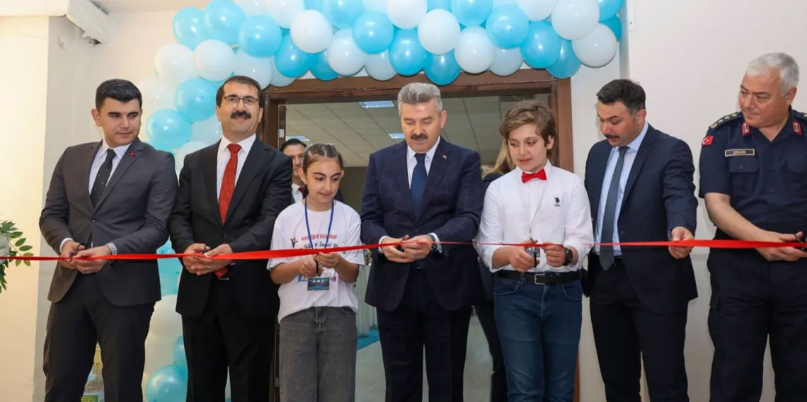 Artvin'de TÜBİTAK 4006 Bilim Fuarı açıldı!
