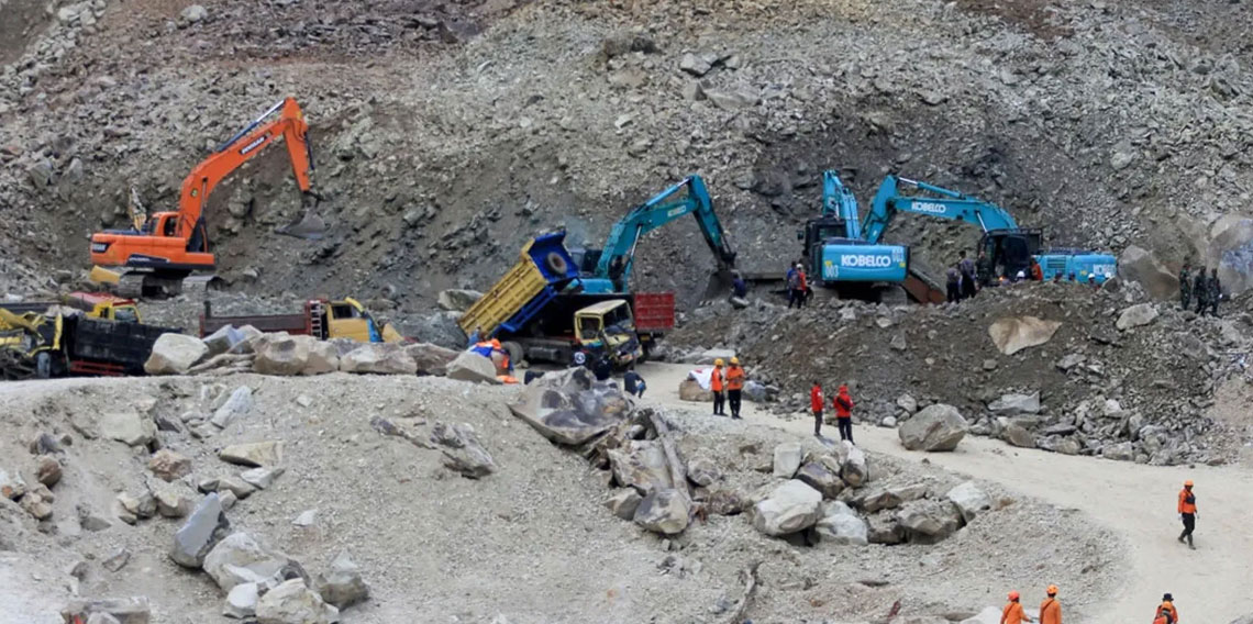 Endonezya'da taş ocağında göçük faciası!