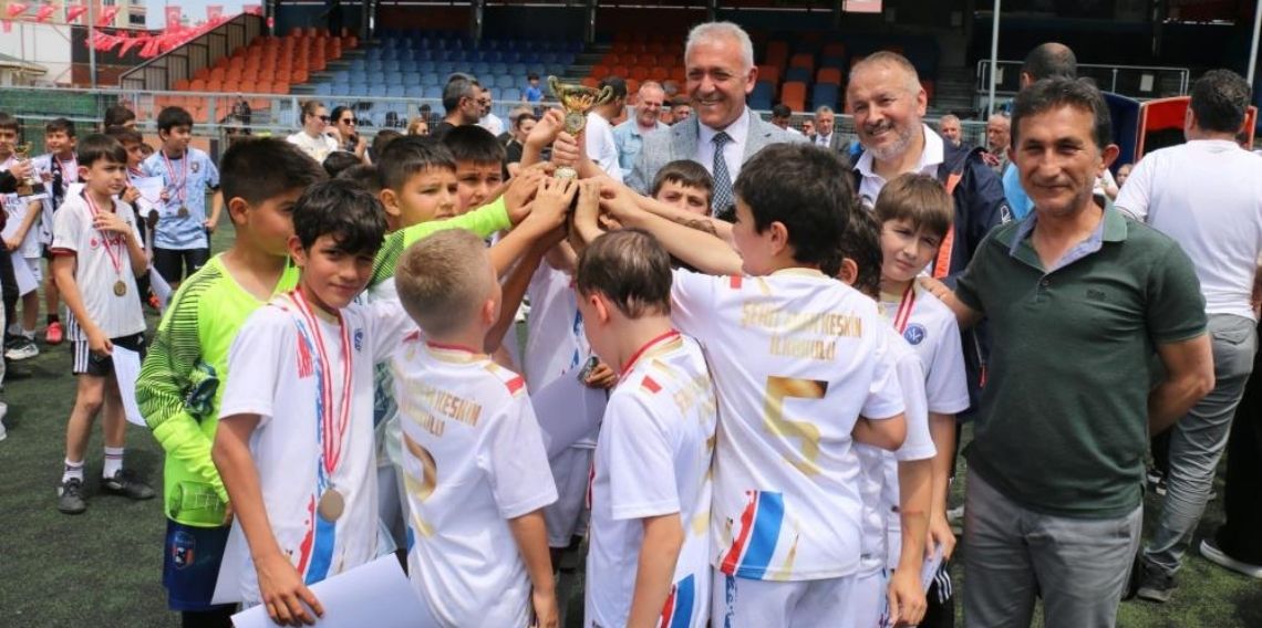 Atakum Belediyesi'nin düzenlendiği ilkokullar arası futbol turnuvası sona erdi