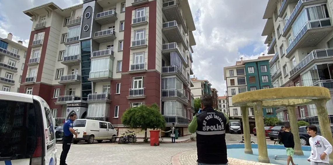 Konya’da 5’inci kattan düşen 2 yaşındaki çocuk hayatını kaybetti