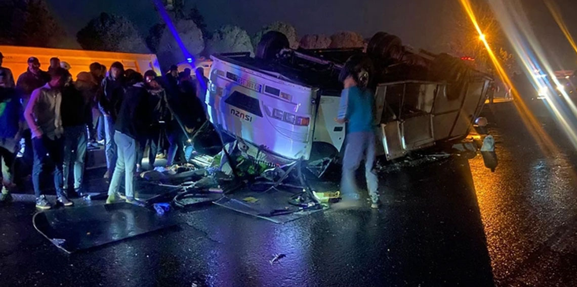 Hatay'da midibüs devrildi: 25 tarım işçisi yaralandı