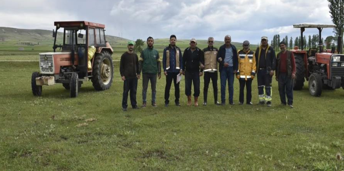 Bayburt'ta 185 dekar mera alanında gübreleme çalışması yapıldı