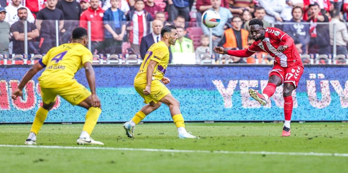 Samsunspor'da 5 yabancı futbolcu ile yollar ayrıldı