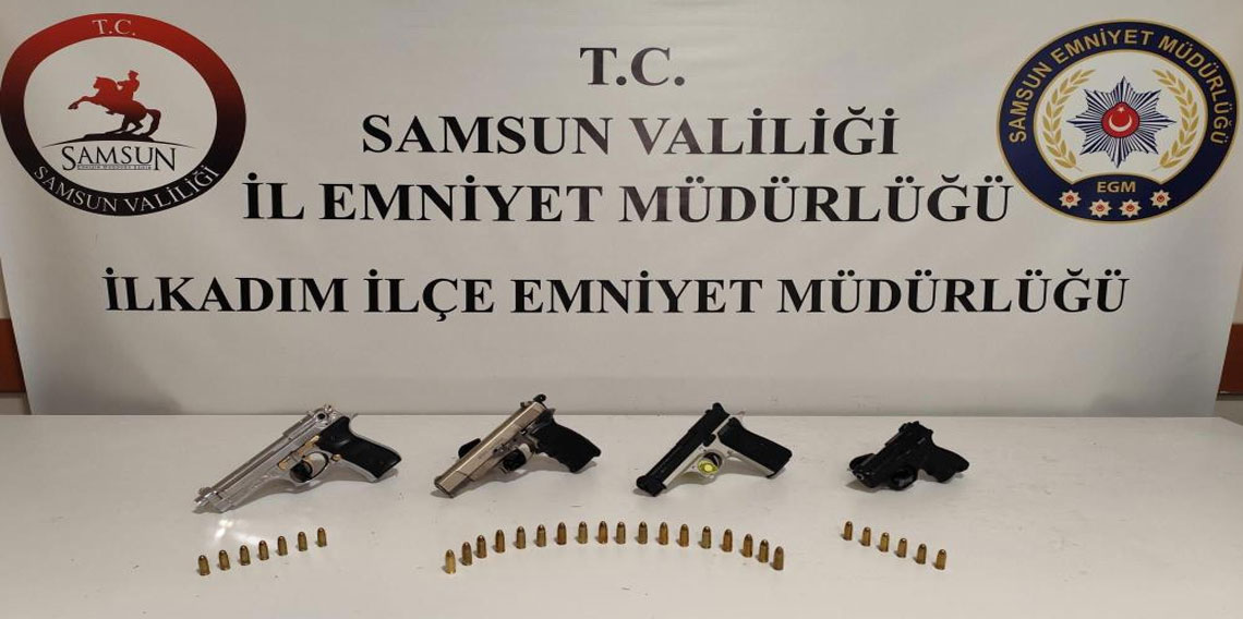 Samsun’da 2 kişi ruhsatsız silahlarla yakalandı