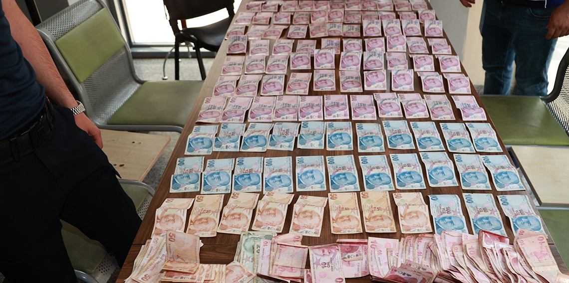 Dilencinin üzerinden 20 bin TL çıktı, zabıta bile şaştı kaldı