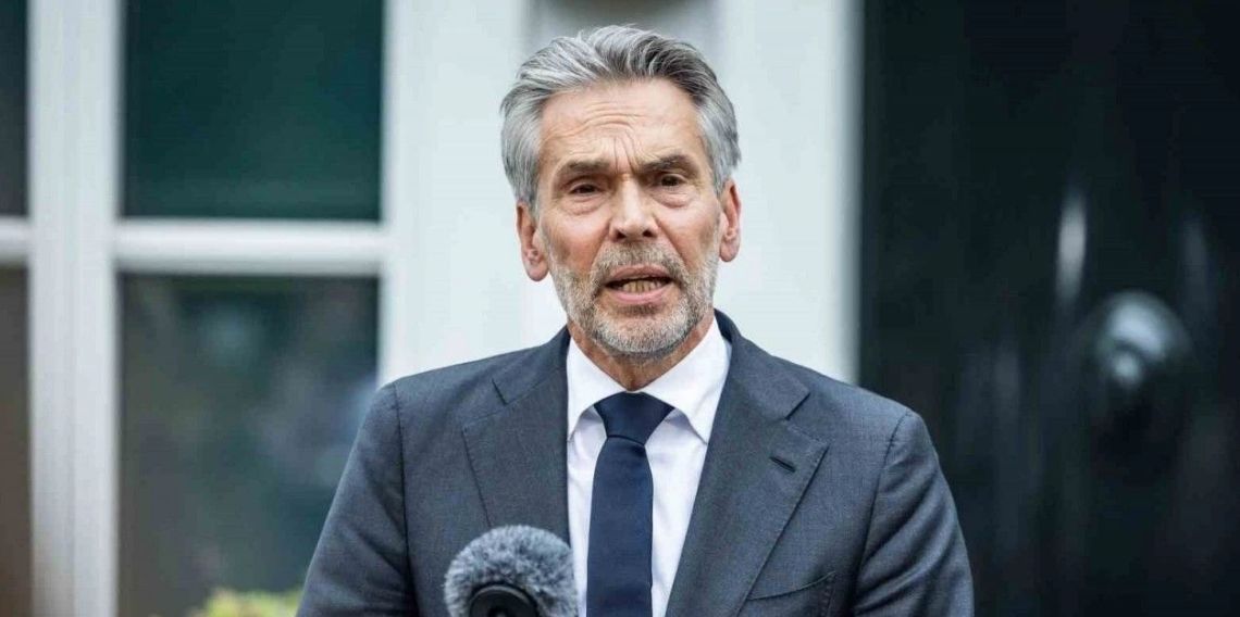 Hollanda'da hükümet dağıldı
