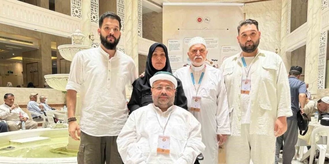 SMA hastası gencin hastalığı hac vazifesine engel olmadı