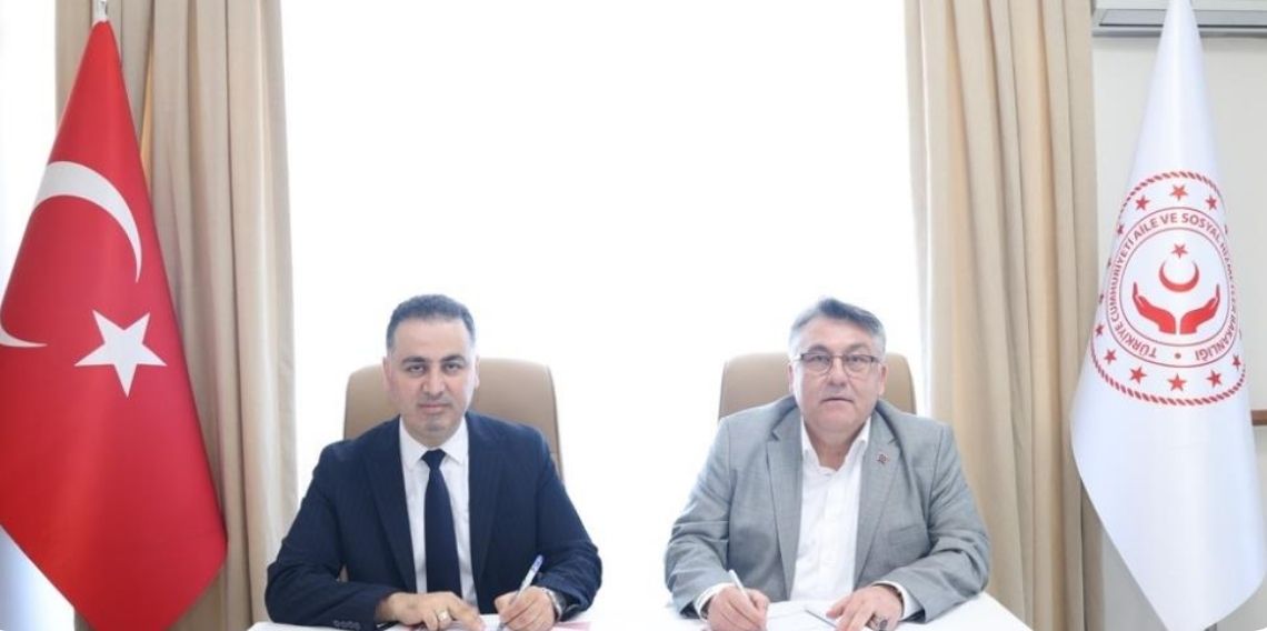 Rektör Özölçer Merkez Huzurevi sakinlerinin Kurban Bayramı'nı kutladı