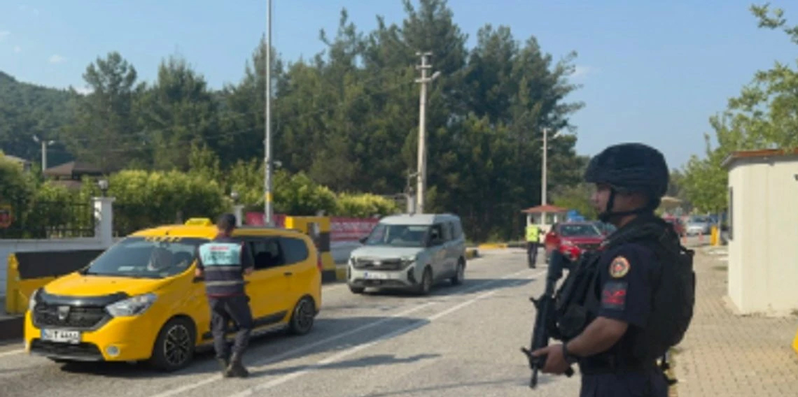 Marmaris ve Datça’ya 25 bin araç giriş yaptı